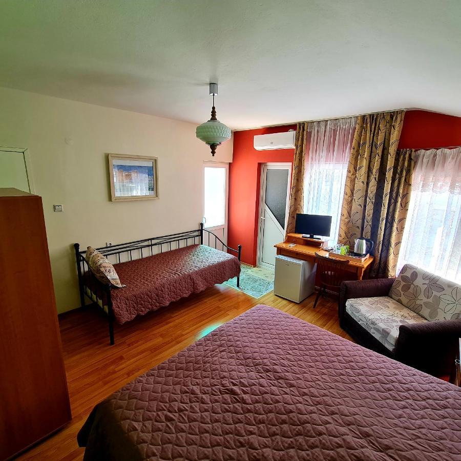 Fema Guest House Balchik Exterior foto