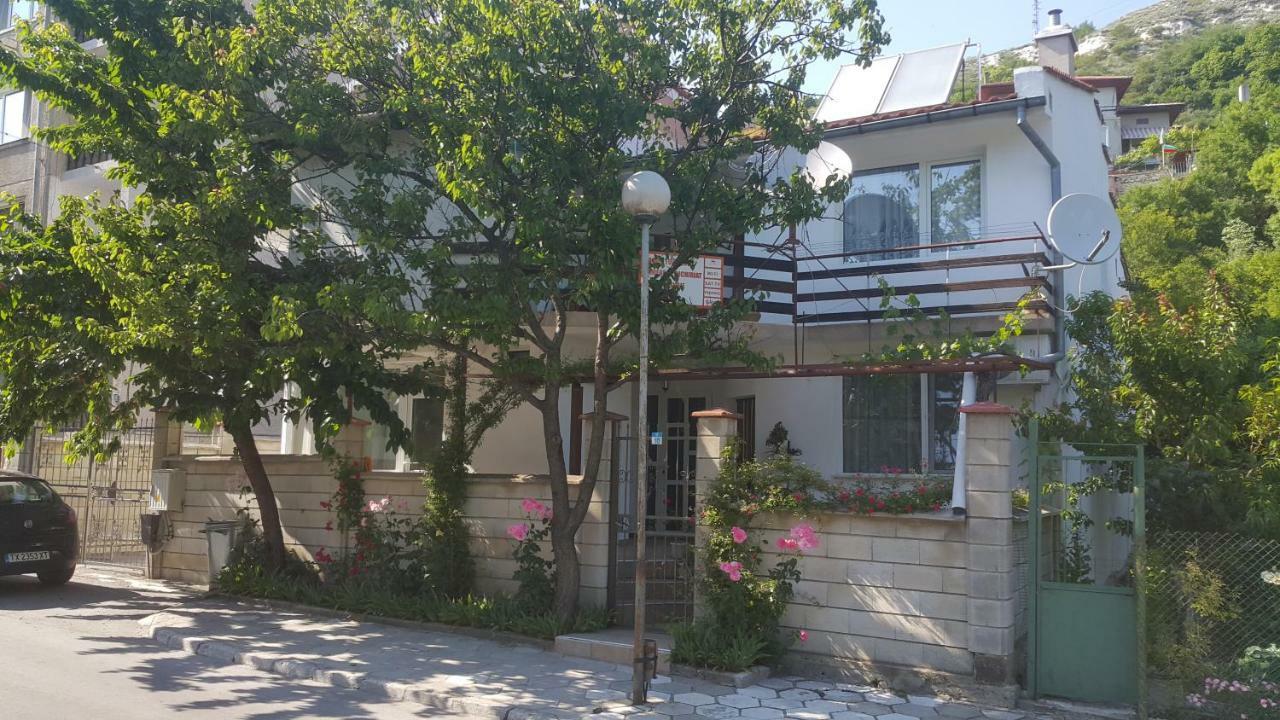 Fema Guest House Balchik Exterior foto